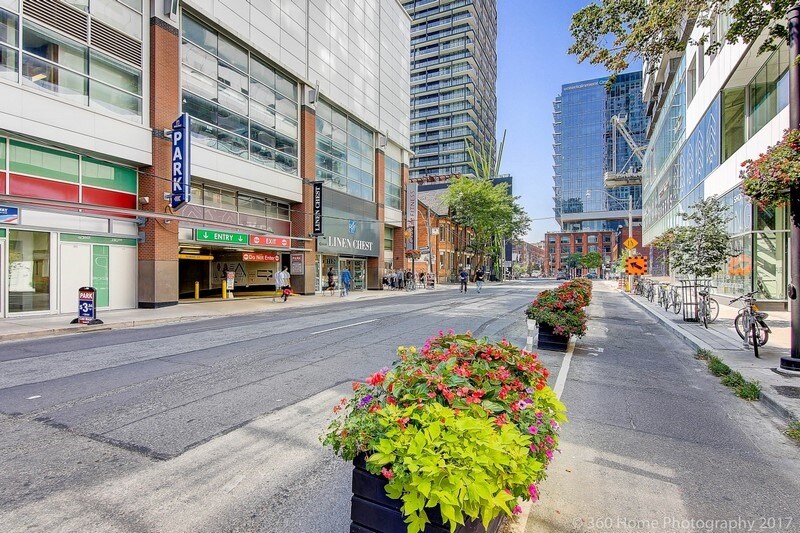 More Photos Of 300-302 Richmond St W, Toronto Storefront Retail Office For Lease