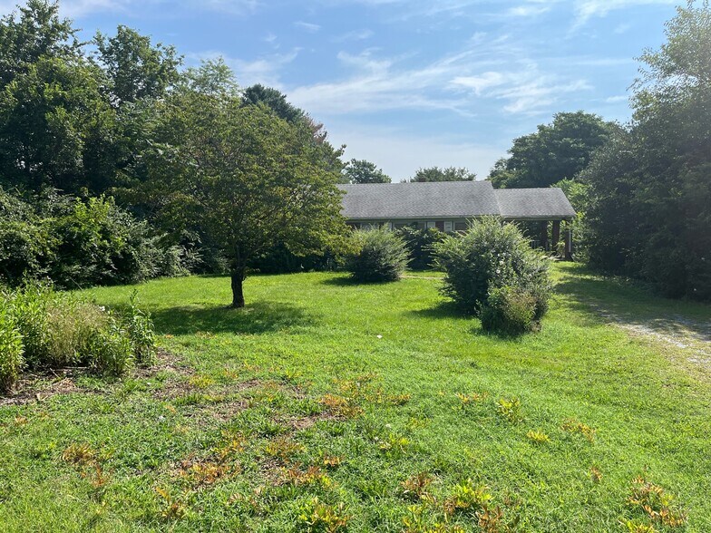 More Photos Of 4023 S Amherst Hwy, Madison Heights Office Residential For Sale