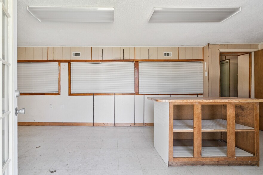 More Photos Of 26754 US-82, Waynesville Light Distribution For Sale