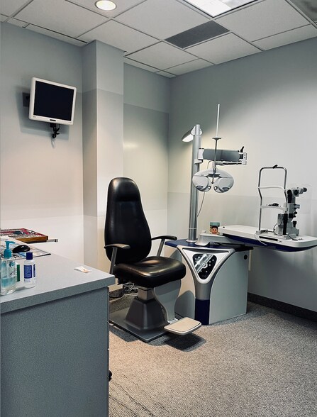 More Photos Of 4104 W 15th St, Plano Office For Sale