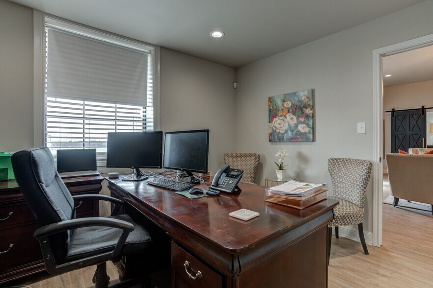 More Photos Of 604 E County Road 7200, Lubbock Office Residential For Sale
