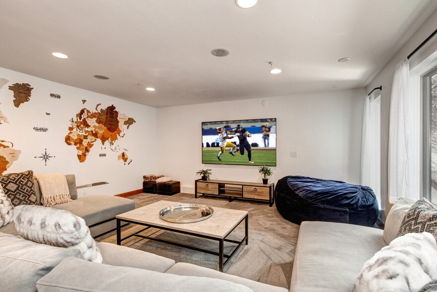 More Photos Of 1469 Woodside Ave, Park City Lodge Meeting Hall For Sale