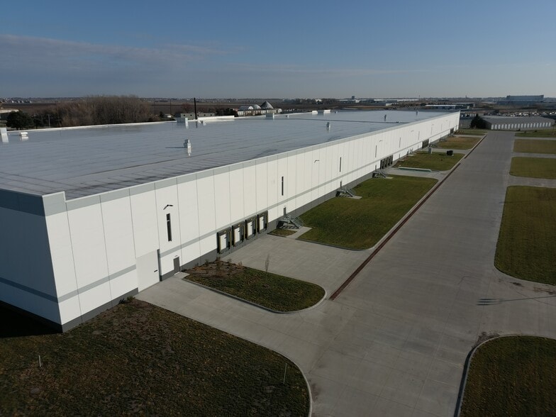 More Photos Of 8730 Northwest Blvd, Davenport Unknown For Lease