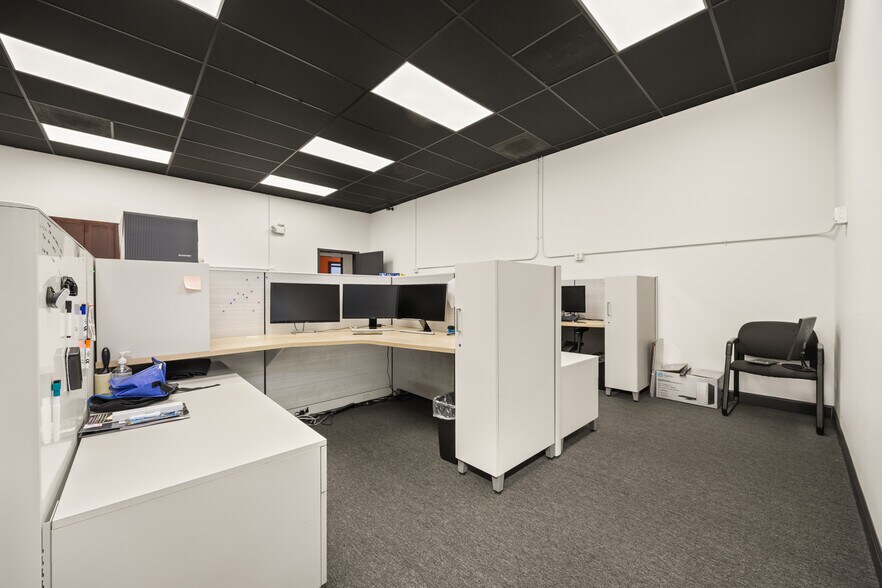 More Photos Of 304 Howard Ave, Des Plaines Light Distribution For Sale