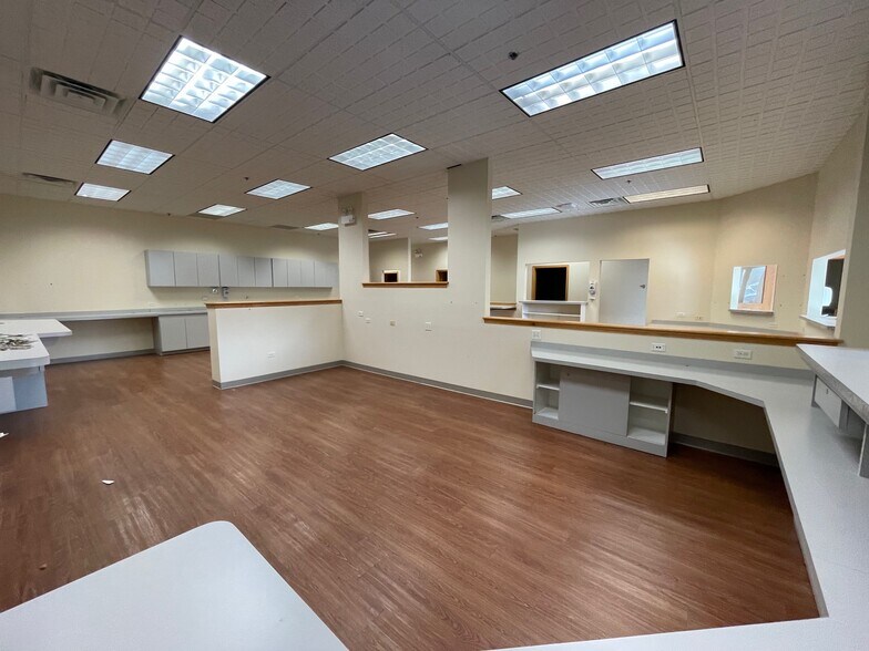 More Photos Of 4861 W 95th St, Oak Lawn Medical For Lease