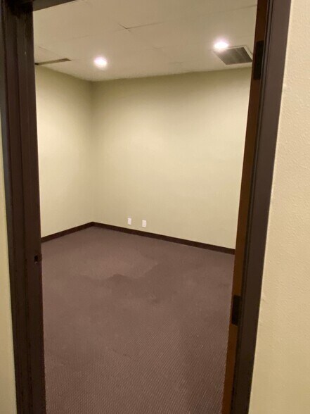 More Photos Of 620-648 S Barranca Ave, Covina Office For Lease