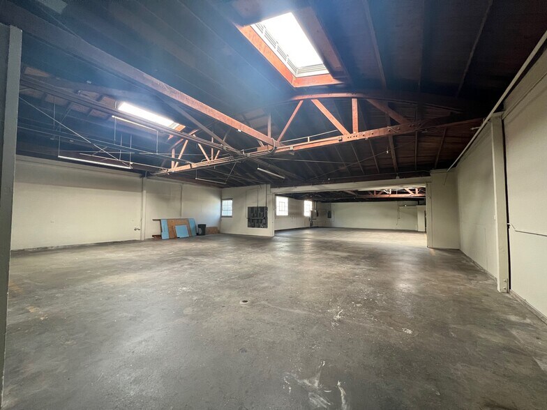 More Photos Of 2527 N San Fernando Rd, Los Angeles Industrial For Lease