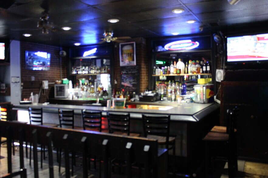 More Photos Of 210 Commercial Way, Jefferson City Flex For Sale