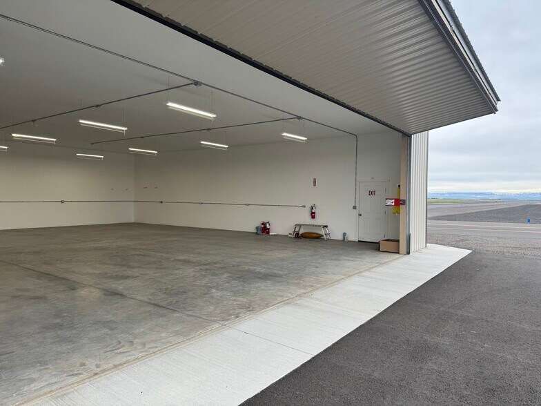 More Photos Of 5291 NW A Ave, Pendleton Airplane Hangar For Lease