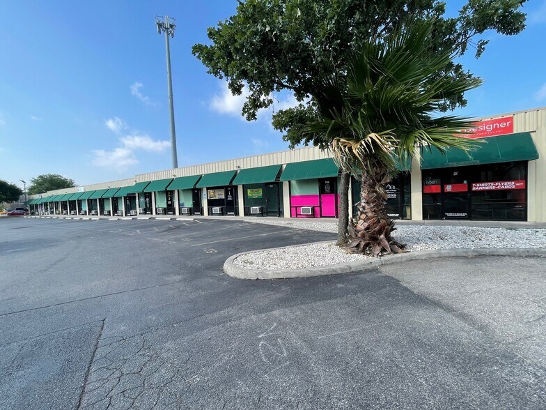More Photos Of 8034 Culebra Rd, San Antonio Self Storage For Lease