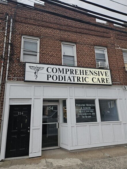 Primary Photo Of 154 Mineola Blvd, Mineola Storefront Retail Residential For Lease