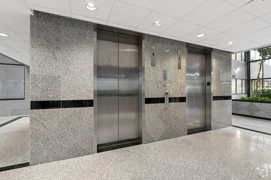 More Photos Of 2825 Wilcrest Dr, Houston Office For Lease