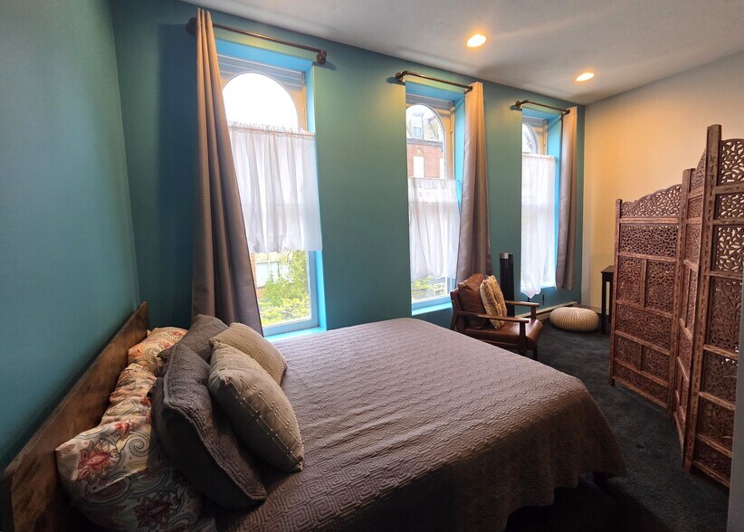 More Photos Of 14 E 3rd St, Jamestown Flex For Sale