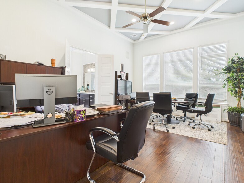 More Photos Of 16751 TX-75 Hwy, Willis Office For Sale