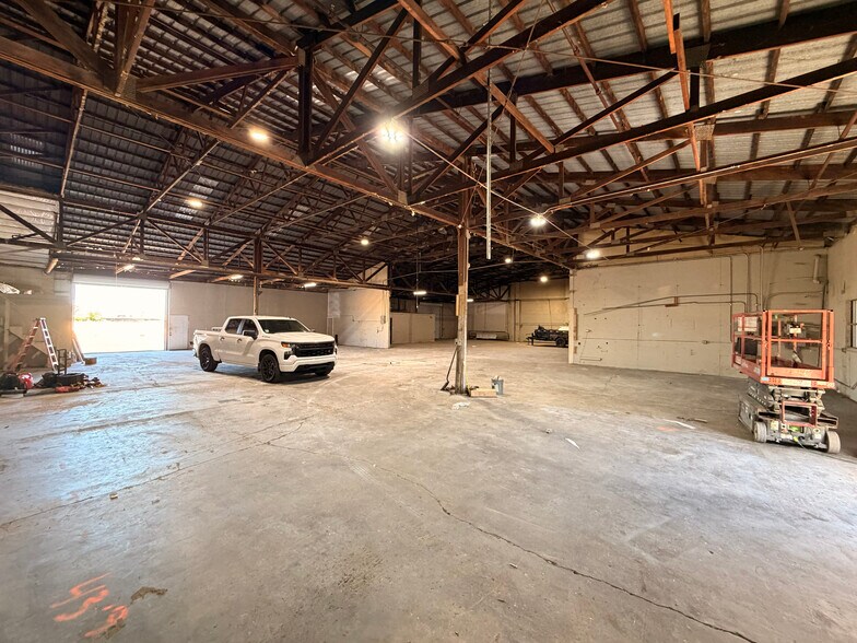 More Photos Of 7120 McCurdy Ln, Sacramento Warehouse For Sale