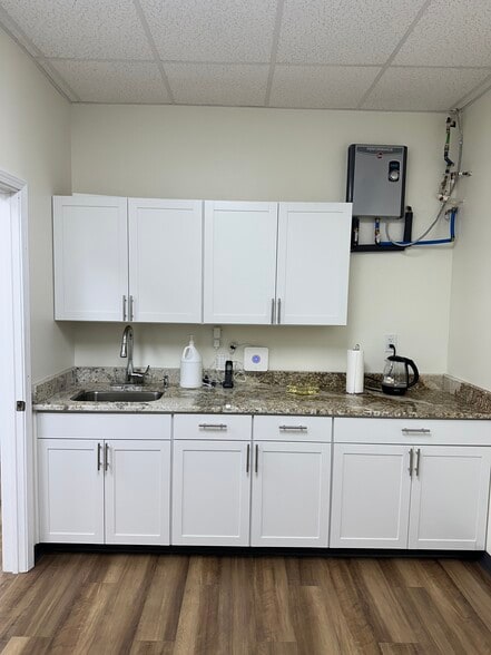 More Photos Of 3575 Trotter Dr, Alpharetta Warehouse For Lease