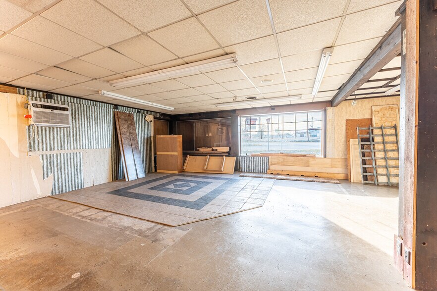 More Photos Of 1770 S Wabash St, Wabash Freestanding For Sale