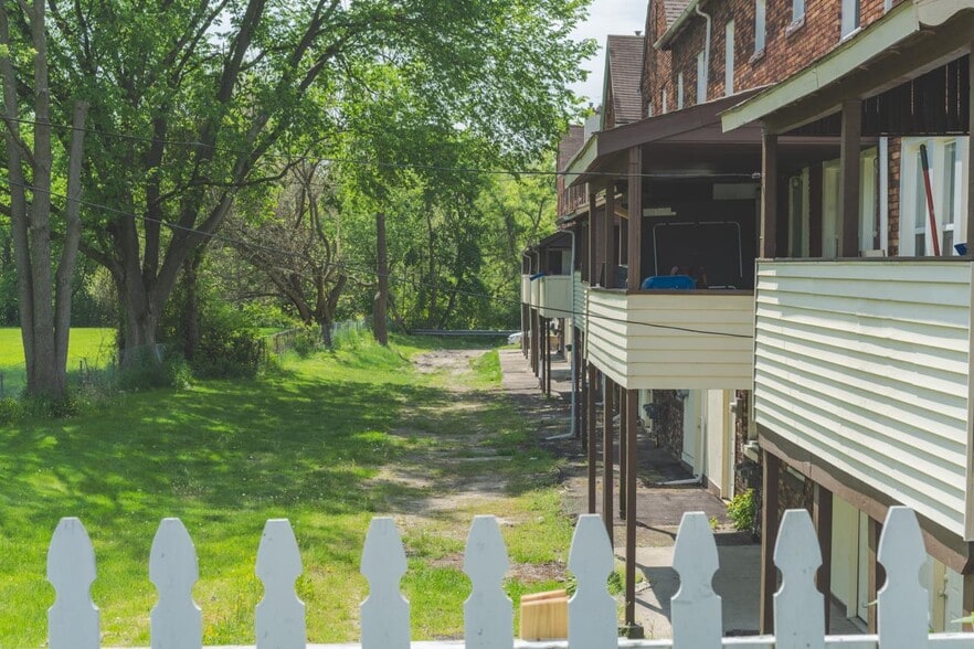 More Photos Of 25 Maynard Ct, Pontiac Apartments For Sale