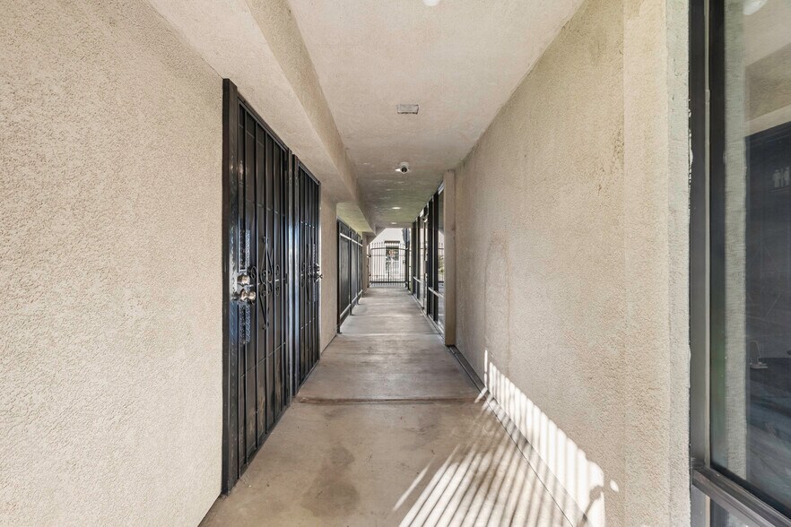 More Photos Of 4600 W American Ave, Bakersfield Office For Sale