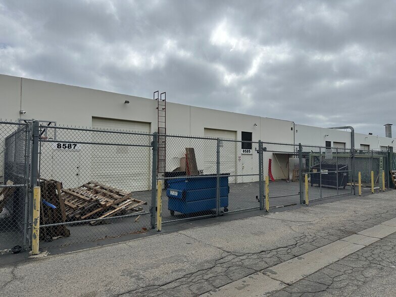 More Photos Of 8585-8589 Canoga Ave, Canoga Park Service For Lease