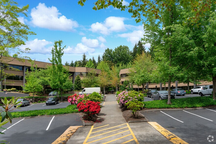 More Photos Of 11808 Northup Way, Bellevue Coworking Space