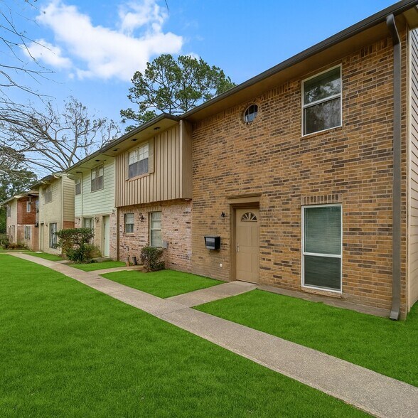 More Photos Of 407 W Semands St, Conroe Multifamily For Sale