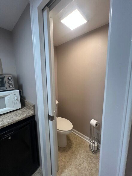 More Photos Of 537 Folly Rd, Charleston Medical For Lease