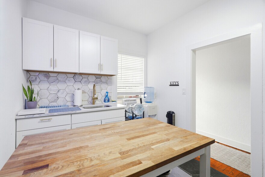 More Photos Of 7024 Central Ave, Saint Petersburg Medical For Lease