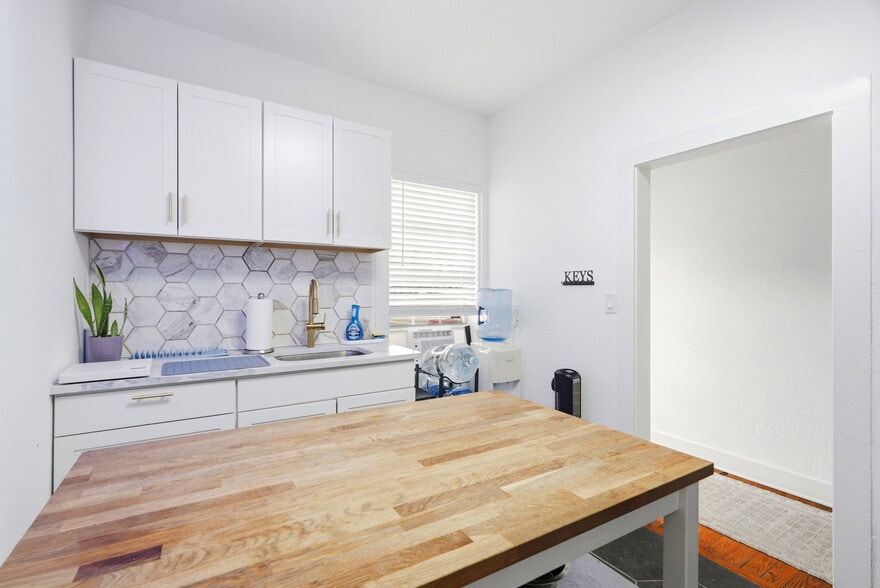 More Photos Of 7024 Central Ave, Saint Petersburg Medical For Sale
