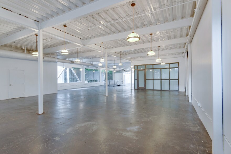 More Photos Of 708 N Croft Ave, Los Angeles Office For Lease