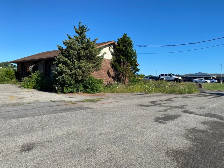 More Photos Of 3909 Witmer Rd, Niagara Falls Freestanding For Lease