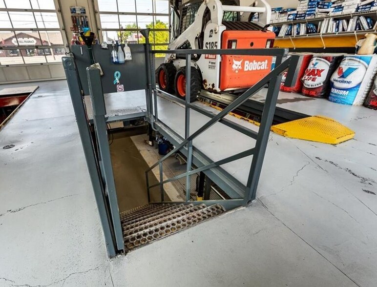 More Photos Of 158 Hwy 20 W, Fonthill Auto Repair For Sale