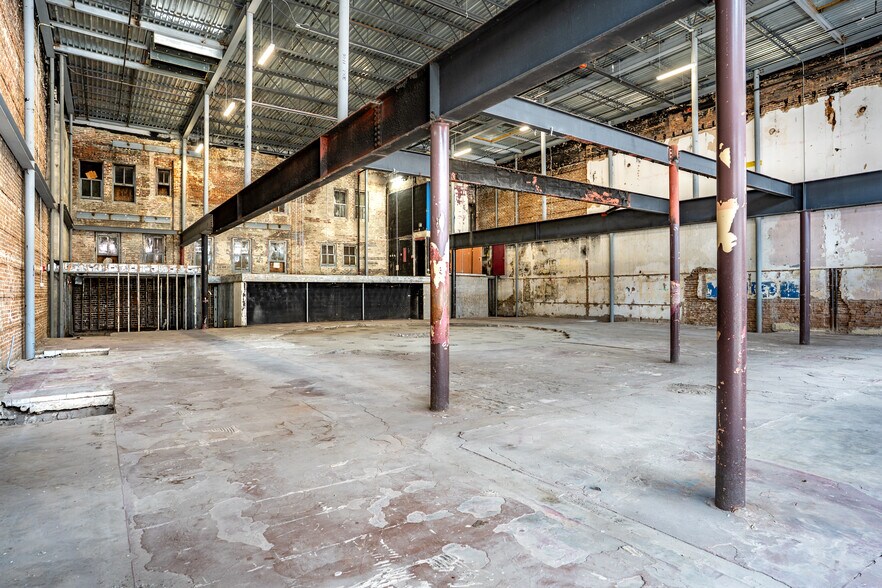 More Photos Of 1609 7th Ave, Ybor City Bar For Lease