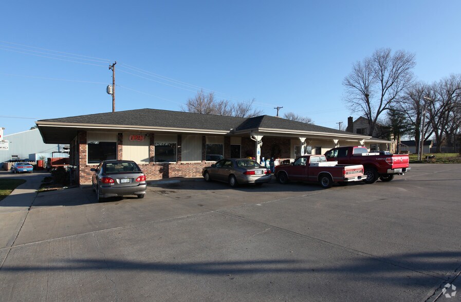 More Photos Of 901 S 6th St, Osawatomie Restaurant For Sale