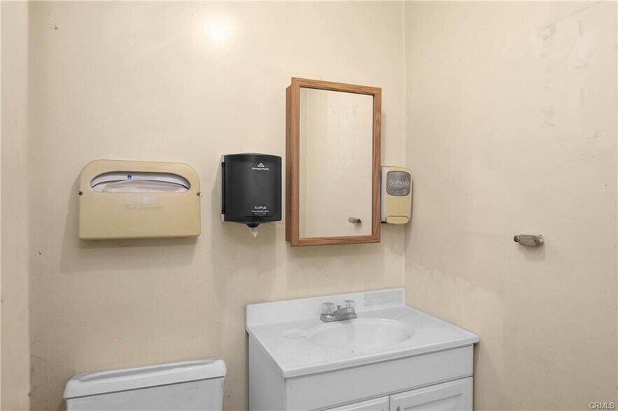 More Photos Of 17428 Bellflower Blvd, Bellflower Storefront For Lease