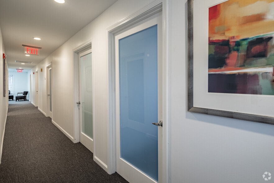 More Photos Of 2440 Sandy Plains Rd, Marietta Office For Lease