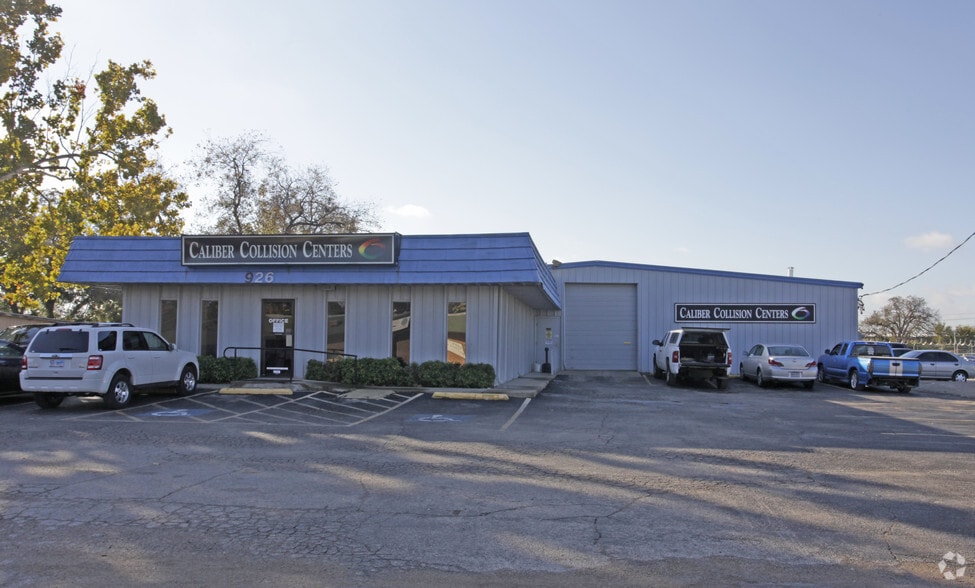 Primary Photo Of 926 W Division St, Arlington Flex For Sale