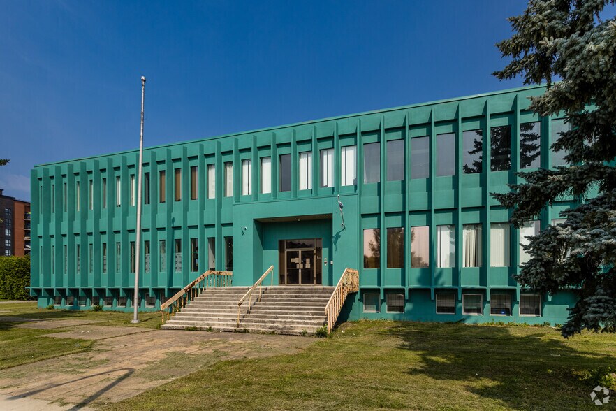 Primary Photo Of 245 Boul Hymus, Pointe-claire Office For Lease