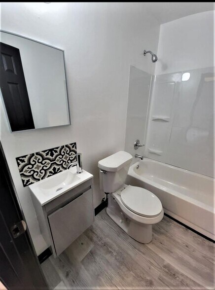More Photos Of 1680 Kansas St, Memphis Apartments For Sale