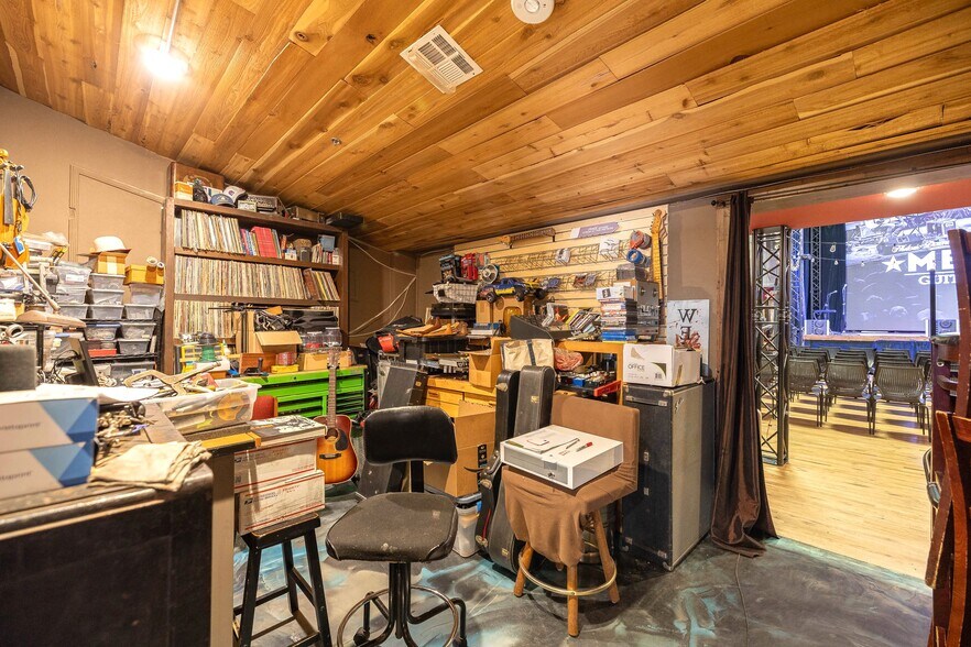 More Photos Of 128 W Central Ave, Bentonville Freestanding For Sale