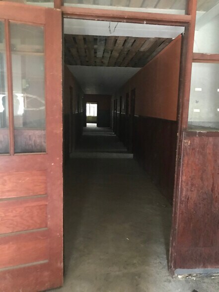 More Photos Of 337 Oak Ave, Spruce Pine Office For Lease