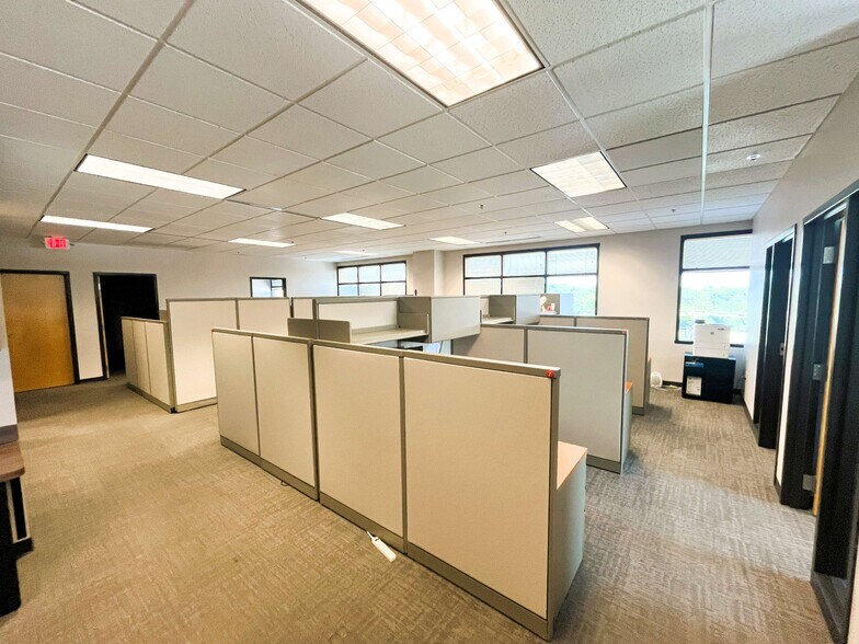 More Photos Of 20 Allen Ave, Webster Groves Office For Lease