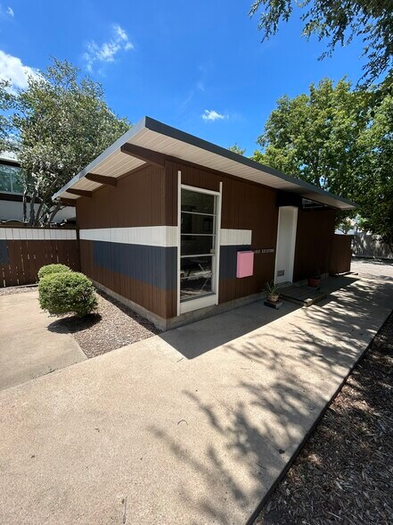 Primary Photo Of 4916 Kelvin Dr, Houston Freestanding For Lease