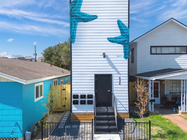 More Photos Of 624 Ball, Galveston Apartments For Sale