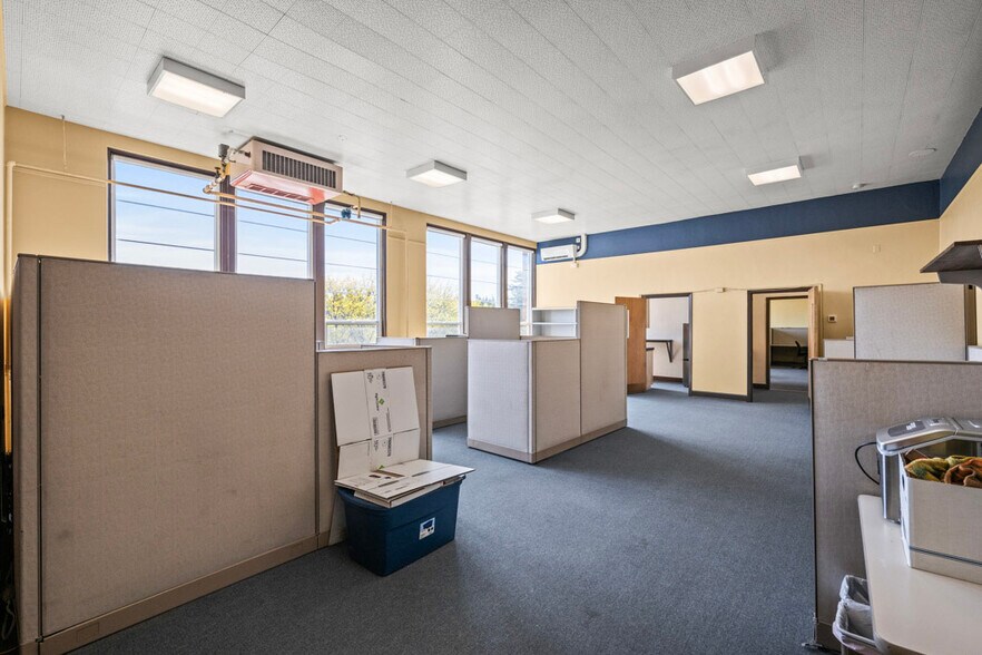 More Photos Of 115 NW State St, Pullman Loft Creative Space For Sale