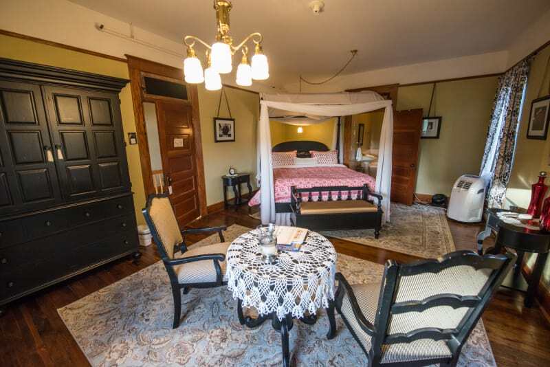More Photos Of 40 SE Heimrich St, Dufur Hotel For Sale