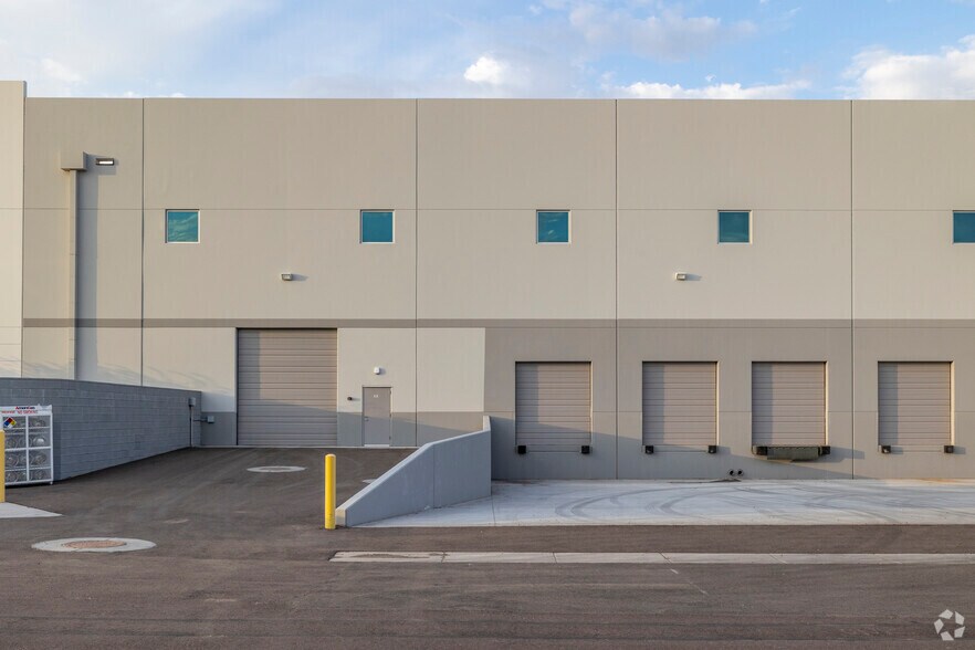 More Photos Of 3232 S 48th St, Phoenix Warehouse For Lease