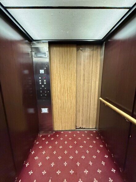 More Photos Of 76 Summer St, Fitchburg Office For Sale