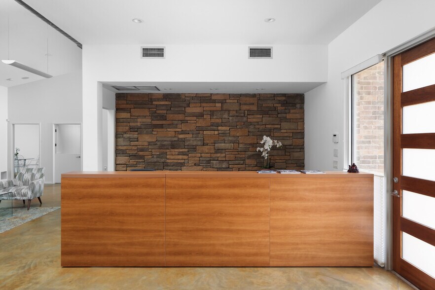 More Photos Of 900 W North Loop Blvd, Austin Loft Creative Space For Sale