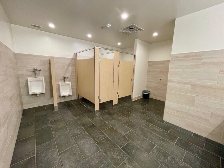 More Photos Of 1011 Johnston Willis Dr, North Chesterfield Medical For Lease